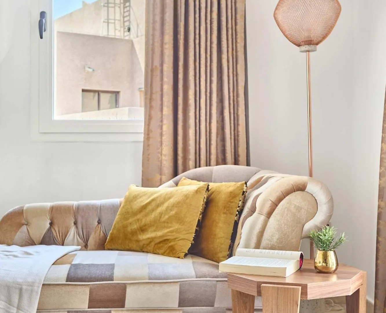 Frank Porter - Al Badia Hillside 2 Dubai Apartment